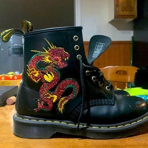 Limited edition dragon embroidered DOC MARTENS AUTHENTIC